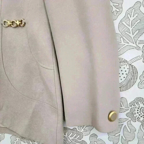 John Meyer Womens Beige Blazer Size 8 With Gold Button & Chain Detail - Picture 7 of 8